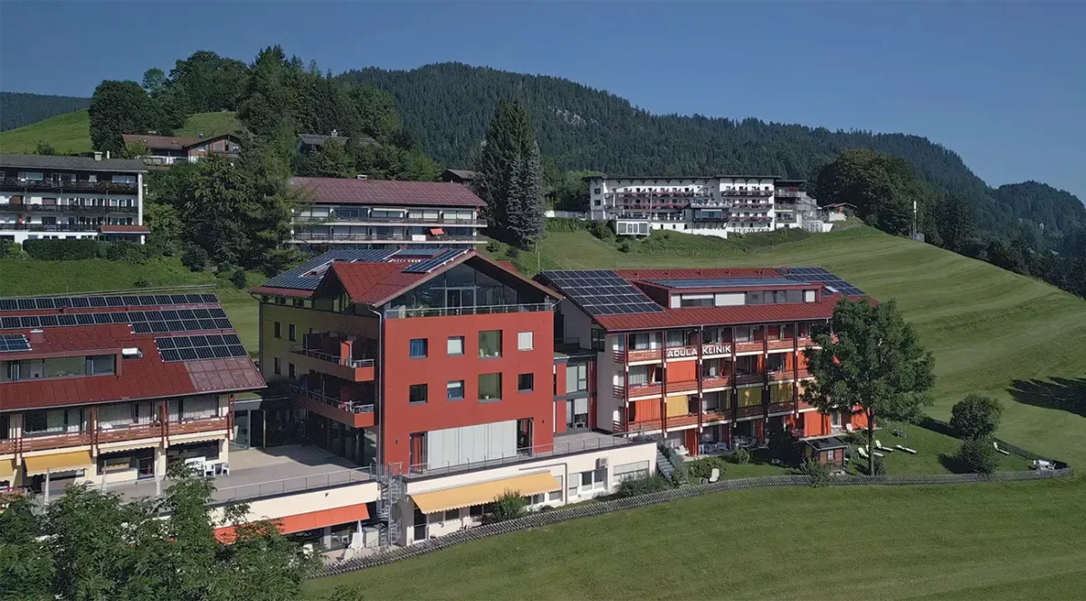 Die Adula Klinik von Süden